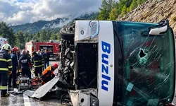 Isparta-Antalya kara yolunda yolcu otobüsü devrildi: 1 ölü, 7 yaralı