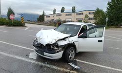 Bursa İnegöl’de otomobil ile TIR çarpıştı: 2 Yaralı