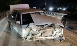 Bursa'da bariyerlere çarpan araçta 2 kişi yaralandı