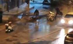 Koyun can derdinde kasap et! Bursa’da kaza sonrası yola saçılan meyveleri vatandaş böyle topladı...