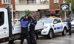 Kaldırımları zapt eden tabelalar, dubalar tek kalemde süpürüldü: Bursa'da engelliler ve yayalar için nefes operasyonu!