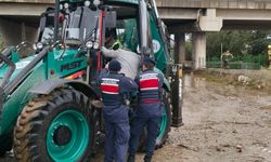Bursa’da su taşkınında mahsur kalan vatandaşı jandarma kurtardı