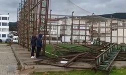 Bursa’da fırtına halı sahanın direklerini yıktı!