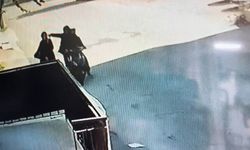 Bursa'da telefonla konuşurken kapkaça uğradı: O anlar kamerada!