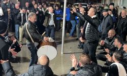 Bursa'da yağmur altında Arnavut damat eğlencesi