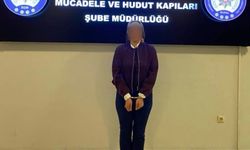 Bursa'da  kendisini avukat olarak tanıttı, yakayı ele verip sınır dışı edildi