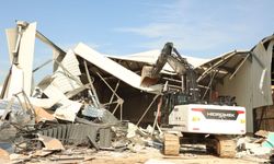 Bursa'da 2 kaçak depo yıkıldı
