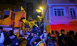 Beyoğlu'nda 5 katlı bina çöktü: Arama çalışmaları devam ediyor