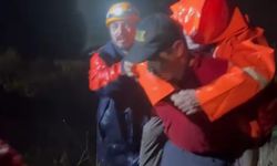Bursa’da mahsur kalan yaşlı çift için seferber oldular: Jandarma sırtında taşıdı