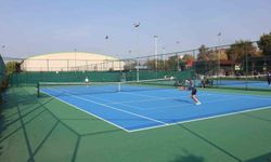Cumhuriyet coşkusu tenis kortlarına taşındı