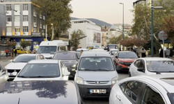 Bursa'da sabah namazı yoğunluğu: Trafik tek şeride düştü