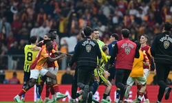 Galatasaray-Fenerbahçe derbisinin ardından saha karıştı! Kerem Aktürkoğlu ve Sallai birbirine girdi
