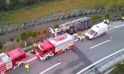 Bursa-Balıkesir otoyolunda tır devrildi: 2 yaralı
