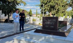 YRP Gençlik Kolları Başkanı Efe, Sadık Ahmet’in emanetine sahip çıktı