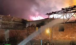 Bursa İnegöl’de Gece Yarısı Yangın! Samanlık Küle Döndü