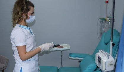 Kemoterapi ilaçlarının yan etkileri en fazla el ve ayaklarda görülüyor