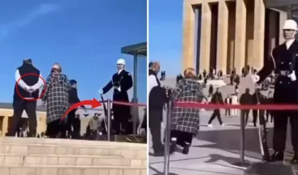 Anıtkabir'de nöbet tutan askerin görüntüsü izleyenleri ikiye böldü