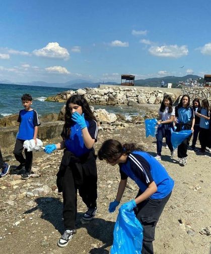 Öğrencilerden Mudanya sahillerinde temizlik operasyonu