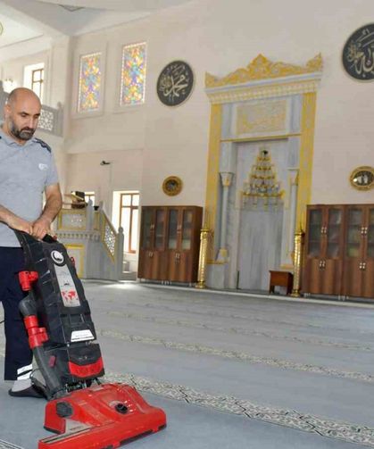 Esenyurt Belediyesi’nden camilere temizlik desteği