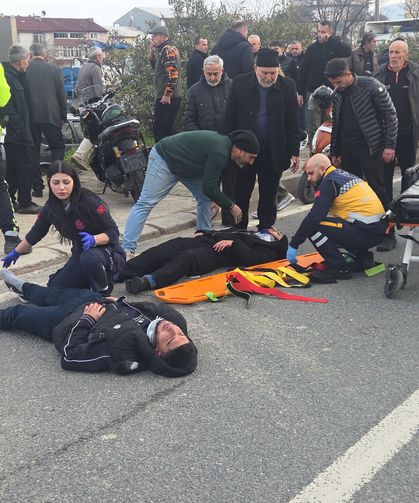 Bursa'da otomobile çarpan motosiklet savruldu: 2 yaralı