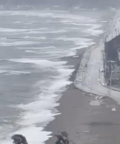 Bursa Karacabey'de fırtına ve sağanak sonrası deniz taştı!