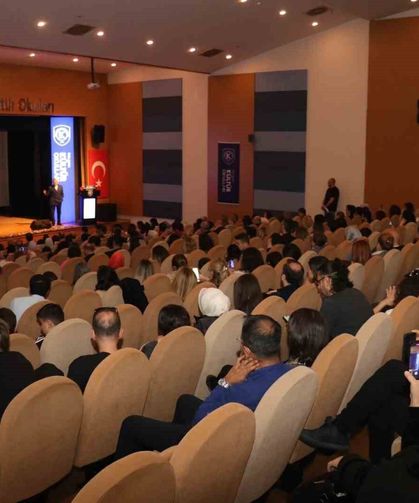 Bu kez gençler konuştu, yetişkinler dinledi