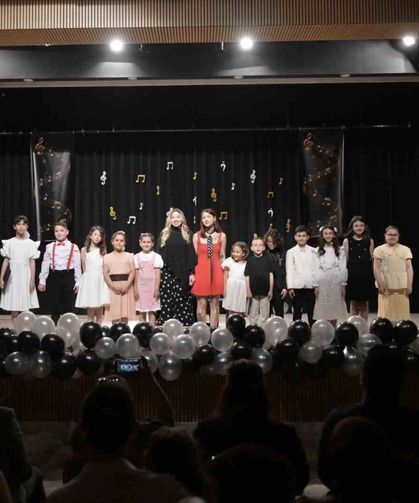 Minik piyanistler yıl sonu dinletisinde sahne aldı
