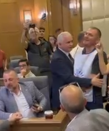 Bursa Meclisi'nde toplu sözleşme protestosuna müdahale!