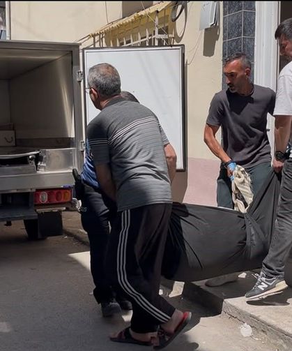 Bursa Osmangazi'de talihsiz adam merdivenlerde can verdi
