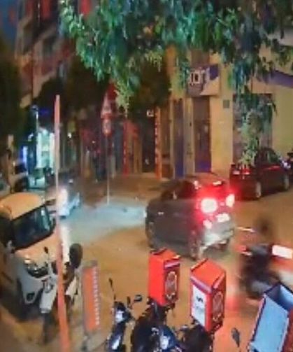 Bursa Gemlik'te park yerinden çıkan otomobile çarpan motosikletli yaralandı