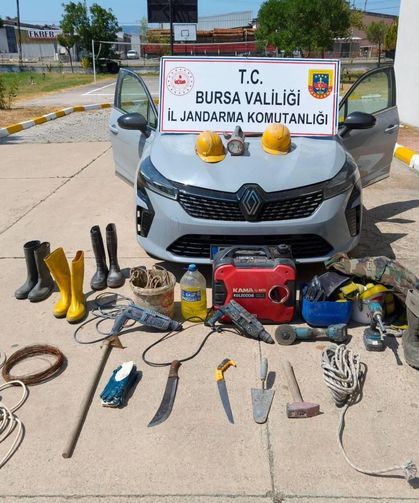 Bursa Yenişehir'de Antik Roma mezarlarında 35 metrelik kaçak kazı tüneli: 5 kişi suçüstü yakalandı
