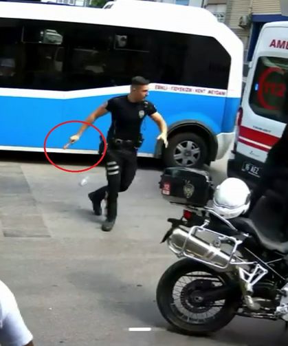 Bursa'da polis bıçağı elinden aldı, faciayı önledi!