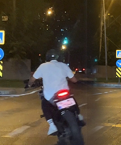 Bursa Osmangazi'de drift atarak trafiği tehlikeye sokan motosikletli kamerada