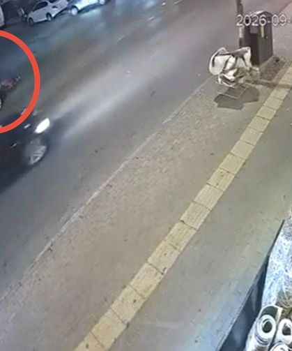 Bursa Yıldırım'da otomobil ile çarpışan motokurye yaralandı
