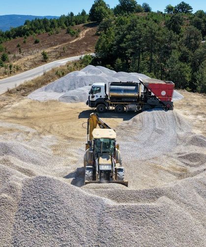 Bursa’da 12 mahallede yollar baştan sona yenilendi