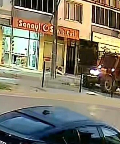 Bursa'da 10 kişinin yaralandığı kaza kameraya yansıdı!
