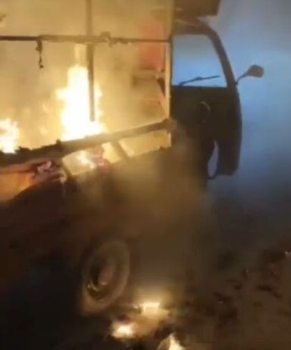 Bursa Yıldırım'da elektrikli kağıt toplama aracı alev aldı, yangın söndürme tüpleri işe yaramadı