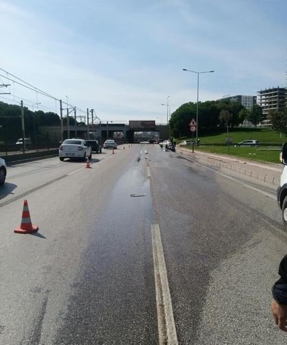 Bursa’da yola dökülen kimyasal madde paniğe sebep oldu, trafik kilitlendi