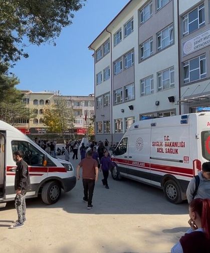 Bursa'daki ortaokulda nefesler kesildi: Öğrenciler fenalaşınca ekipler okulun altını üstüne getirdi!