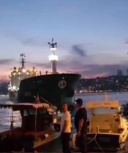 İstanbul Boğazı'nda facianın eşiğinden dönüldüğü anlar kamerada