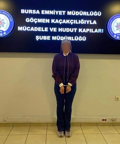 Bursa'da  kendisini avukat olarak tanıttı, yakayı ele verip sınır dışı edildi