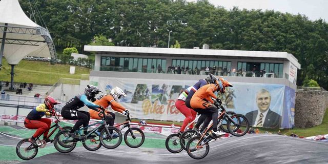 BMX World Cup heyecanı devam ediyor: Dünyanın en iyileri vadide pedal çeviriyor