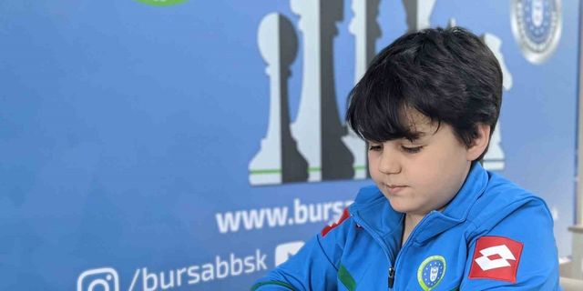 Satranççı Yağız Kaan Erdoğmuş dünya zirvesinden inmiyor