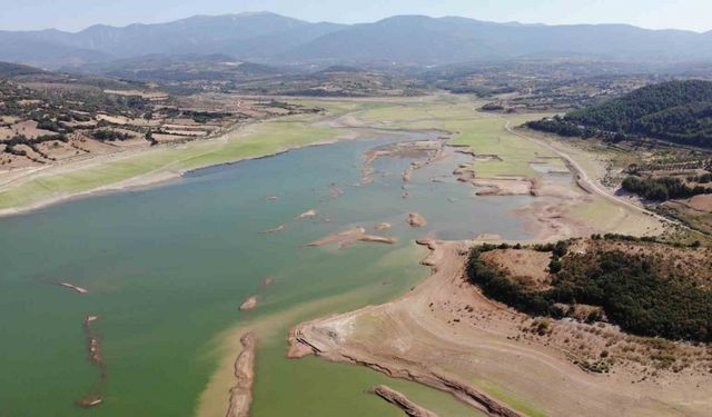 Su seviyesi yüzde 16’lara düşen Bayramiç Barajı kuruma noktasına geldi