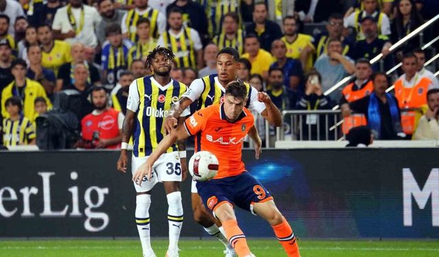 Trendyol Süper Lig: Fenerbahçe: 3 - RAMS Başakşehir: 0 (İlk yarı)