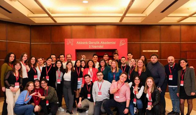 Akbank Gençlik Akademisi, geleceği gençlerle dönüştürmeye devam ediyor
