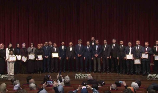 Pendik Belediye Başkanı Ahmet Cin mazbatasını aldı
