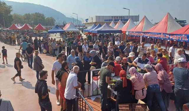 1. Çınarcık Hamsi Festivali’nde 3 ton balık ikram edildi