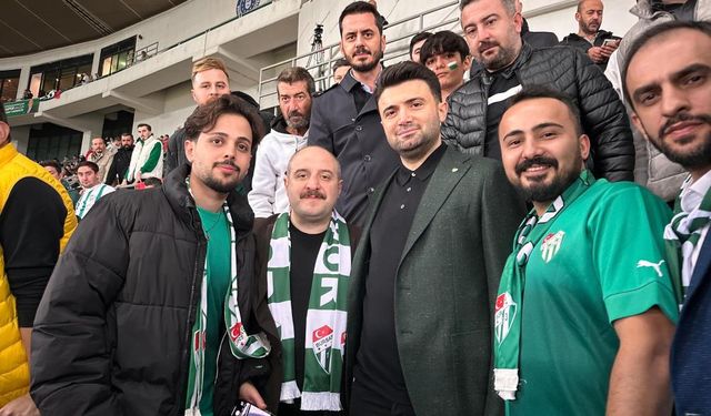 Bursa Milletvekili Varank, Bursaspor maçını taraftarla izledi