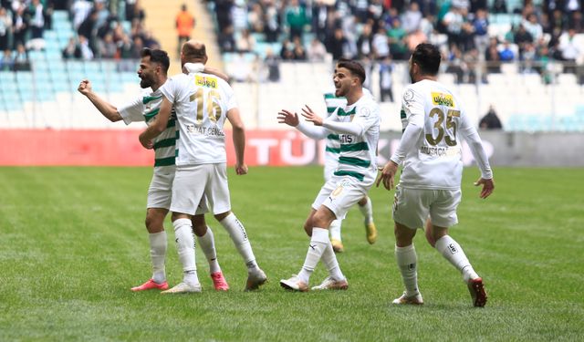 Bursaspor  hem yenilmedi, hem taraftar rekoru kırdı